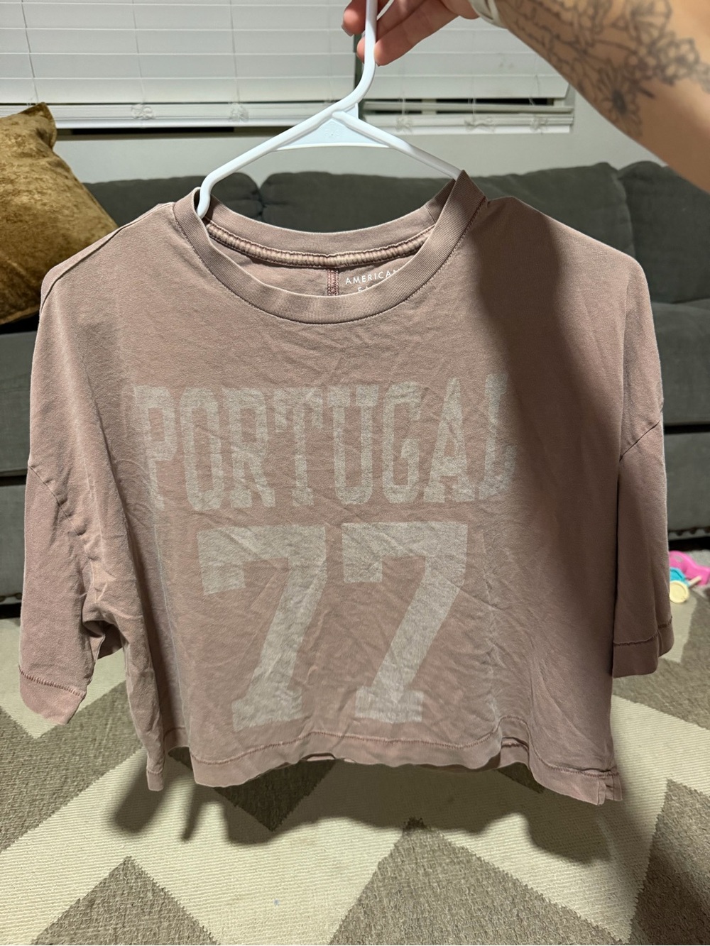 American Eagle Outfitters Mauve Cropped Portugal 77 Graphic Tee